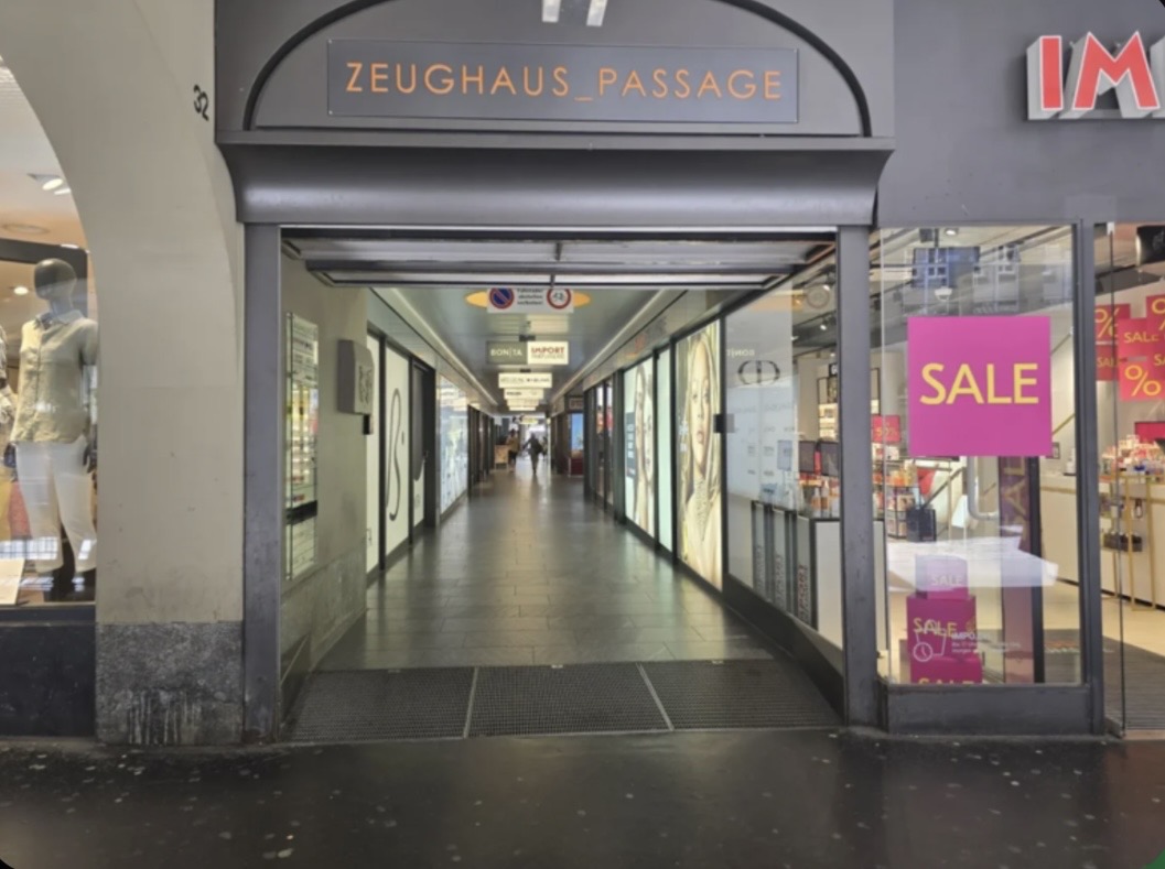 Zeughaus-Passage Bern – Eingang zur Phonezone Filiale